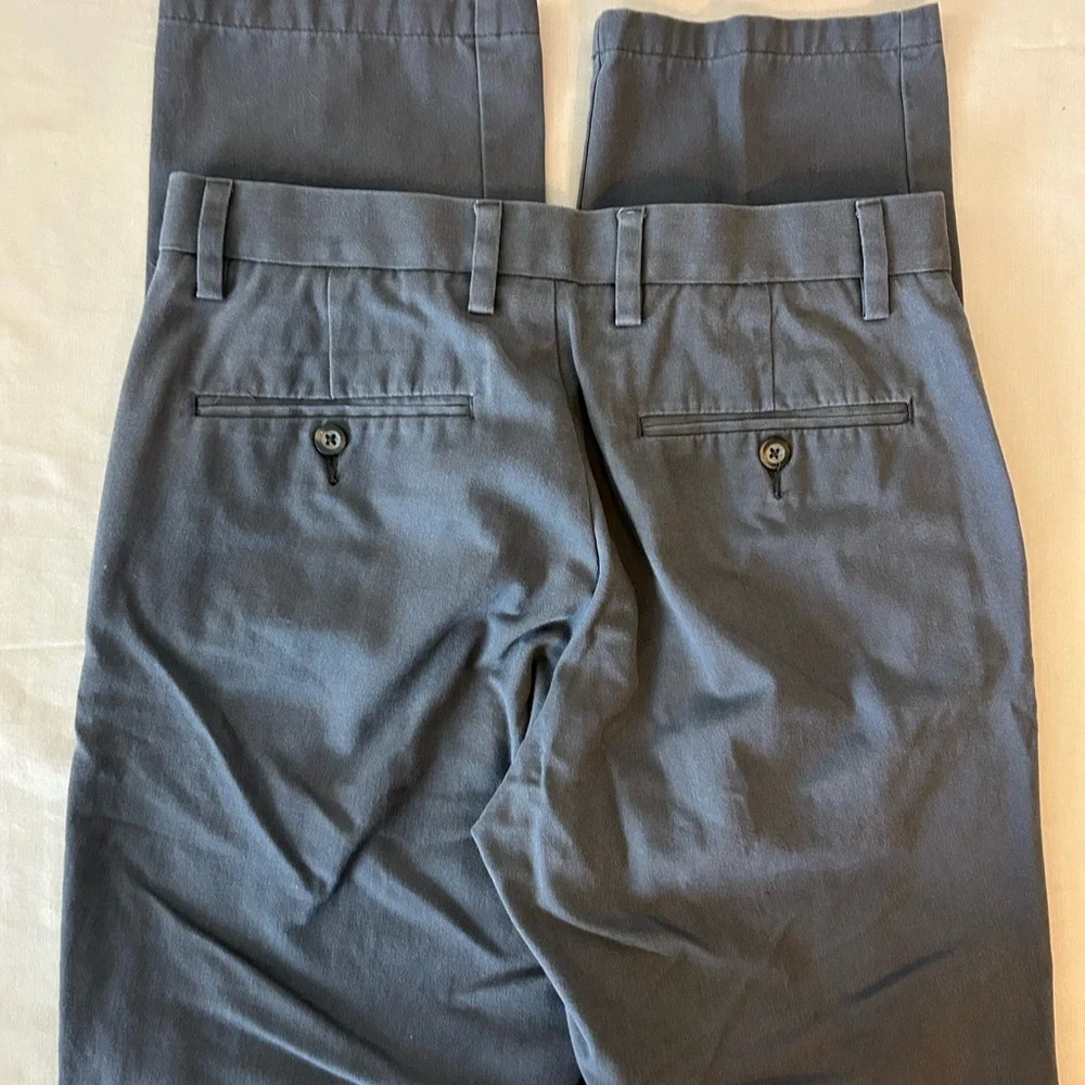 Amazon Essentials Men's Dark Gray Flat Front‎ Chinos Size 30 x 32